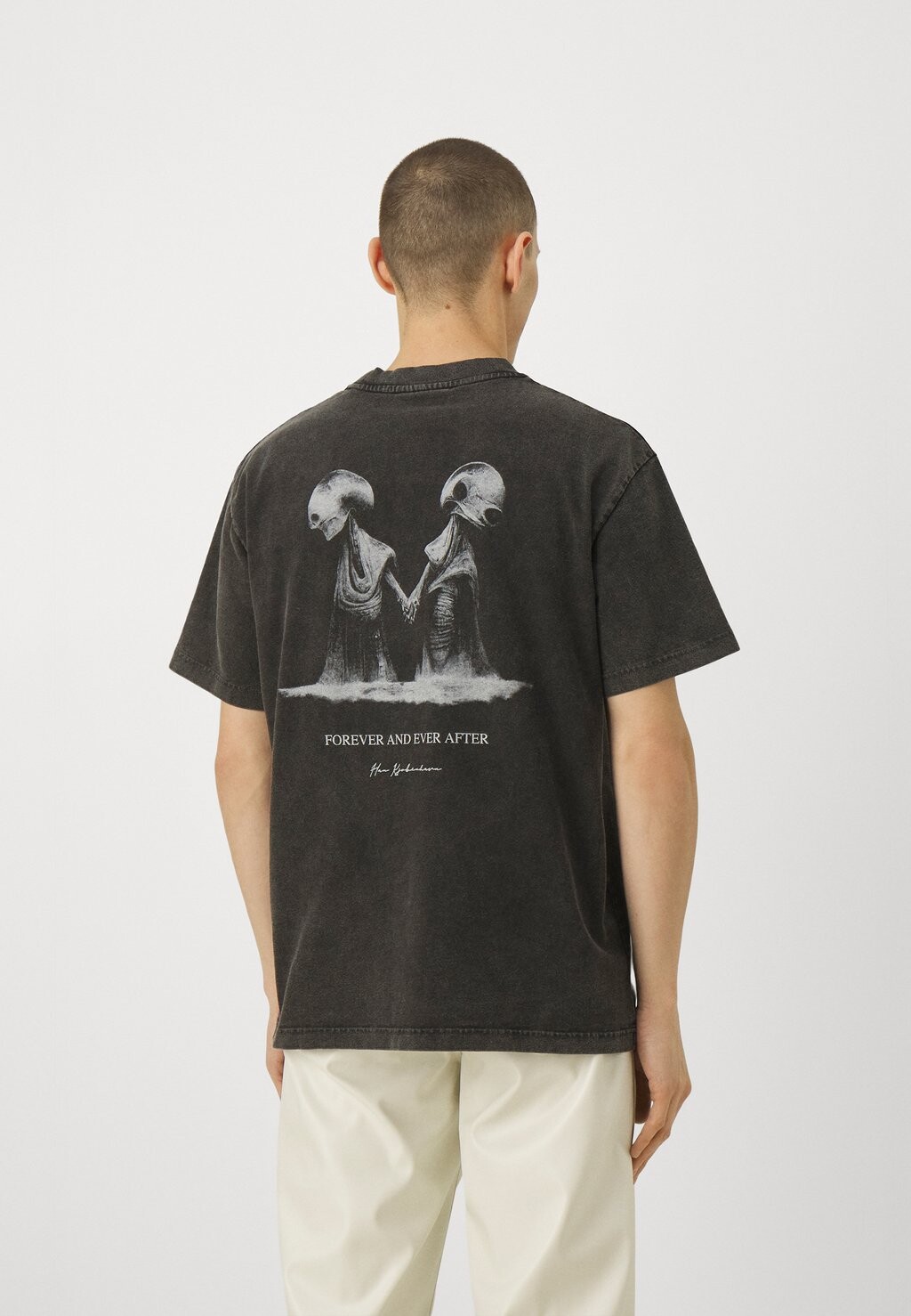 

Футболка с принтом Aliens In Love Boxy Tee Unisex Han Kjøbenhavn, цвет faded black