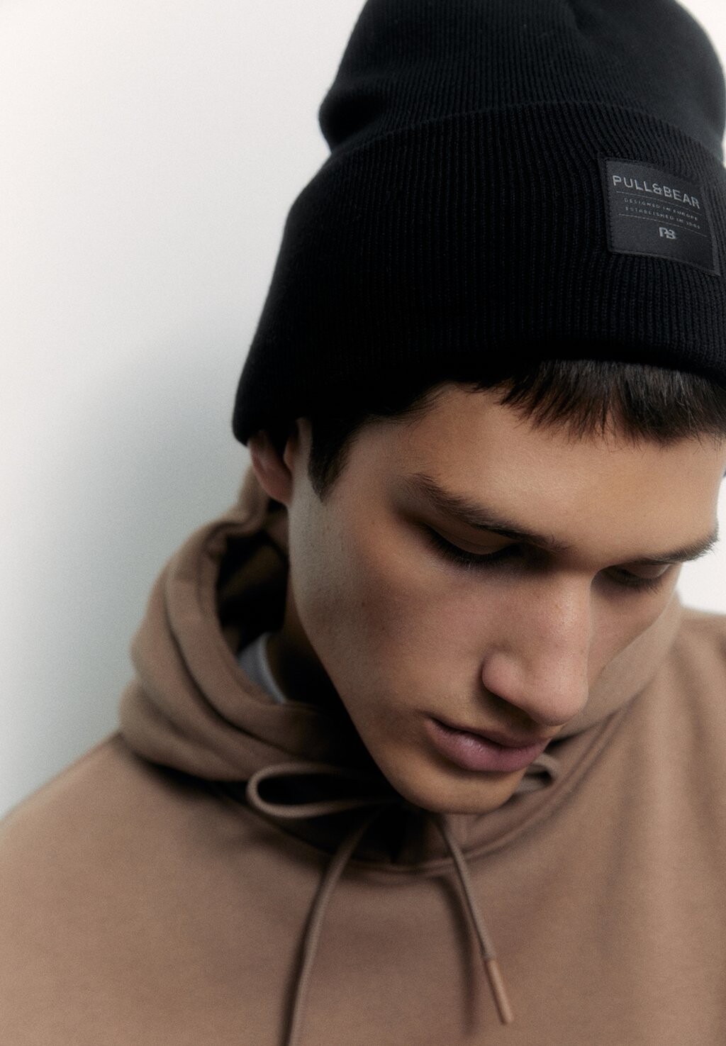 

Шапка PULL&BEAR, цвет black