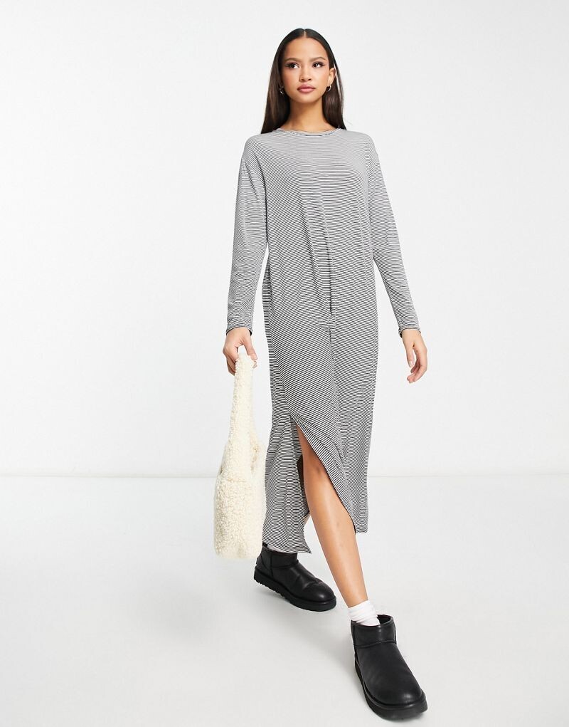 

Черное платье-футболка миди с длинными рукавами в полоску New Look