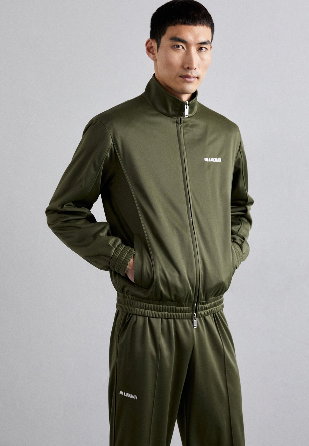 Куртка тренировочная TRACK Han Kjøbenhavn, цвет dark green брюки han kjøbenhavn loose track pants серый l