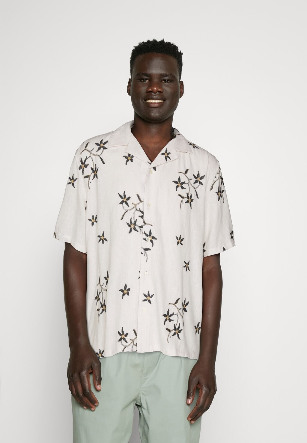 

Рубашка SHOWSTOPPERS Abercrombie & Fitch, цвет white