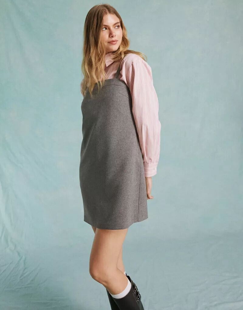 

Miss Selfridge – Элегантный серый сарафан на бретелях