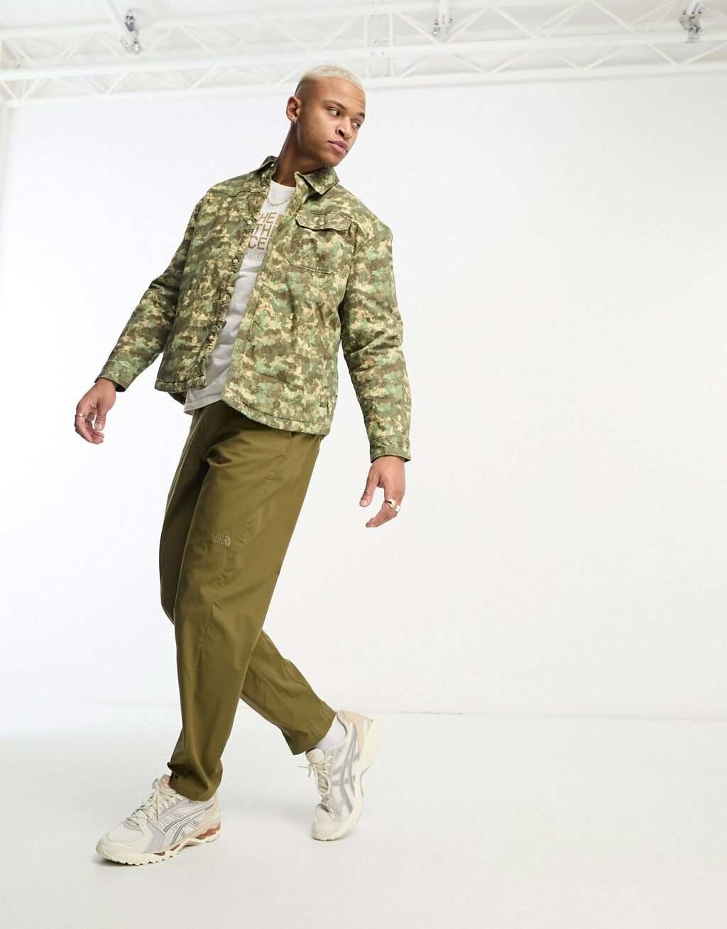 

Брюки свободного кроя цвета хаки The North Face Heritage