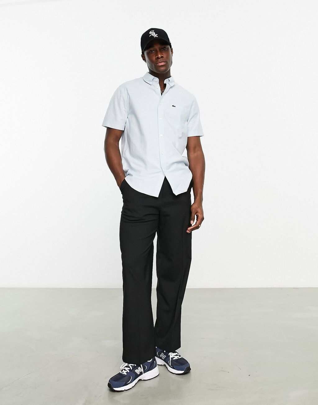 

Голубая рубашка с короткими рукавами и логотипом Lacoste