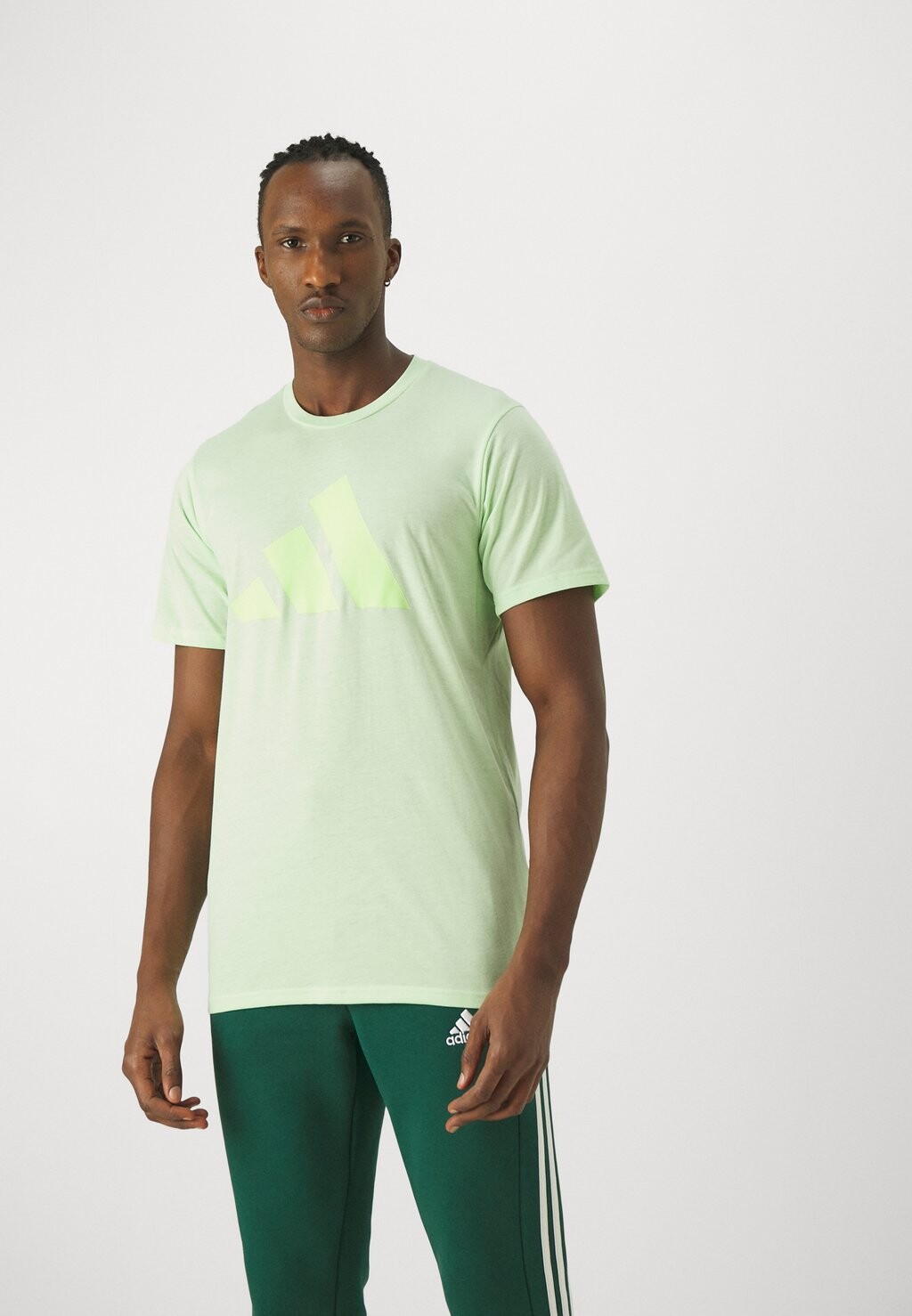 

Спортивная футболка Logo Adidas, цвет semi green spark/green spark