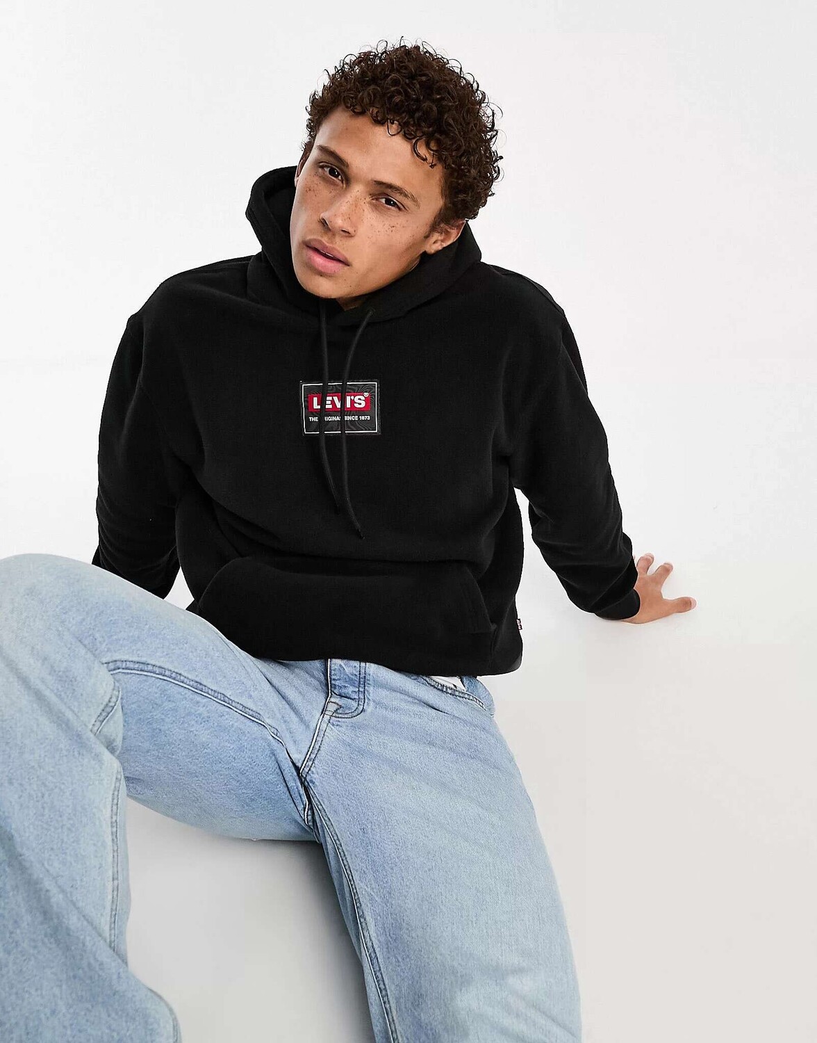 

Флисовая толстовка Levi's черного цвета с центральным логотипом, Черный