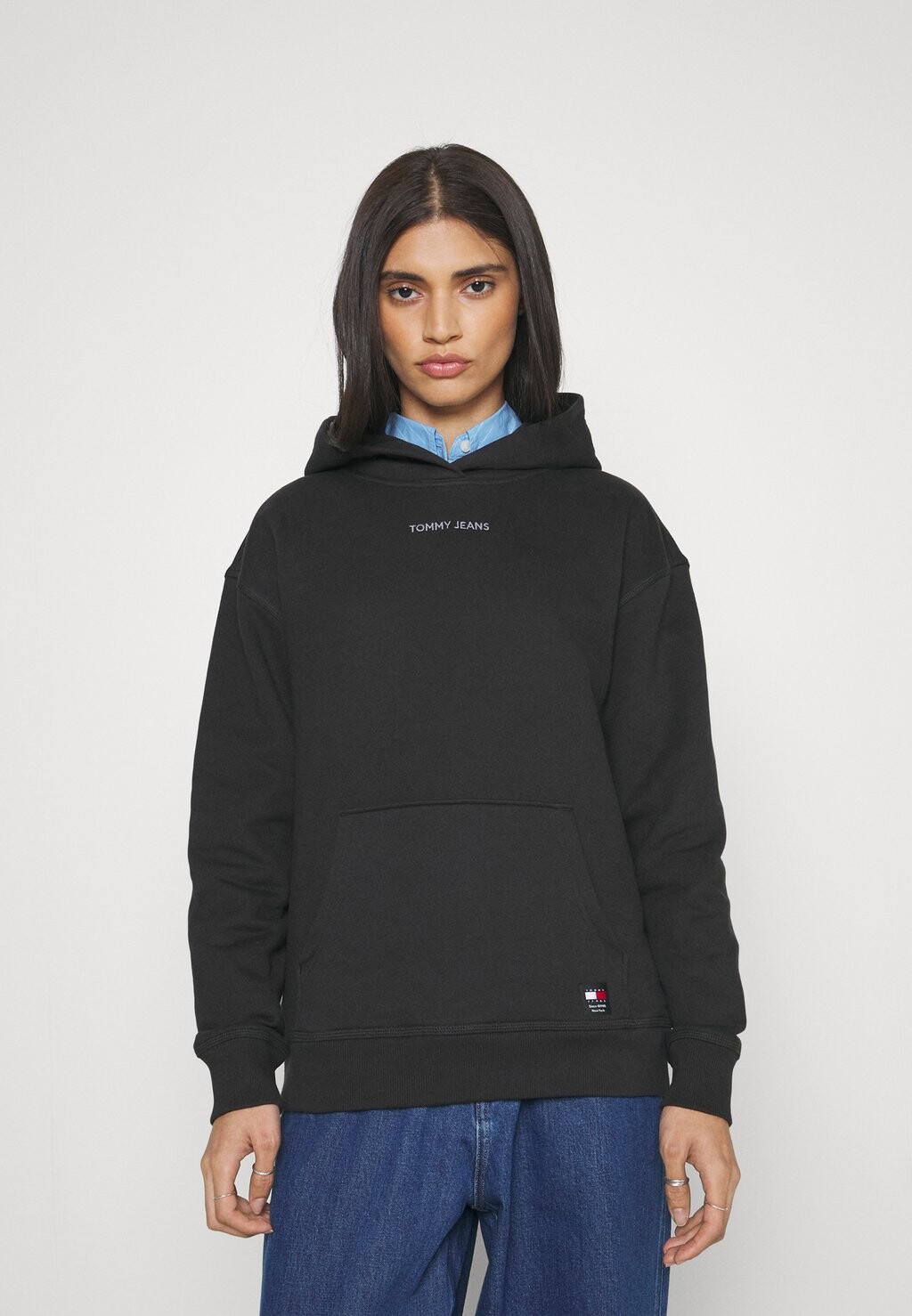 

Толстовка Tommy Jeans МАЛЕНЬКАЯ КЛАССИЧЕСКАЯ ХУДИ, черный