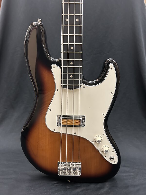 

Басс гитара Fender Gold Foil Jazz Bass - 2 Color Sunburst