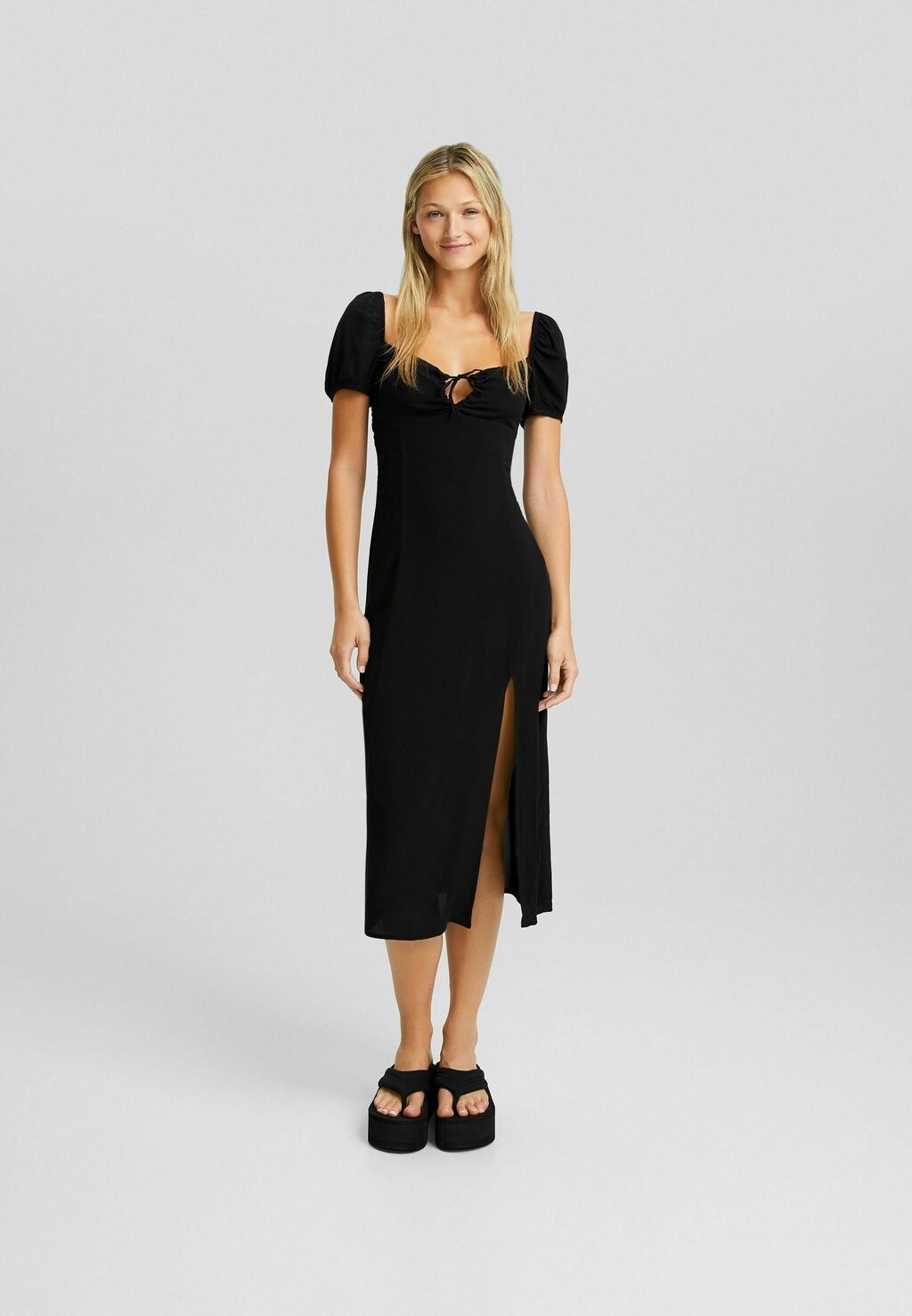 

Летнее платье Bershka, черный