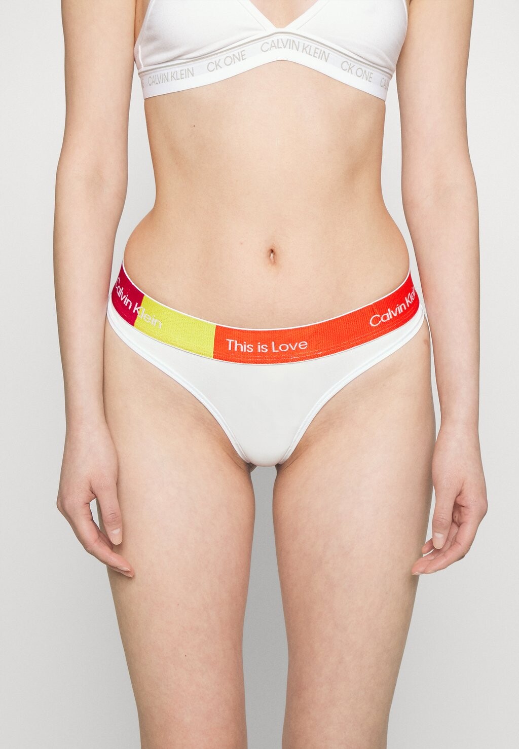 

Стринги Calvin Klein Underwear, белый