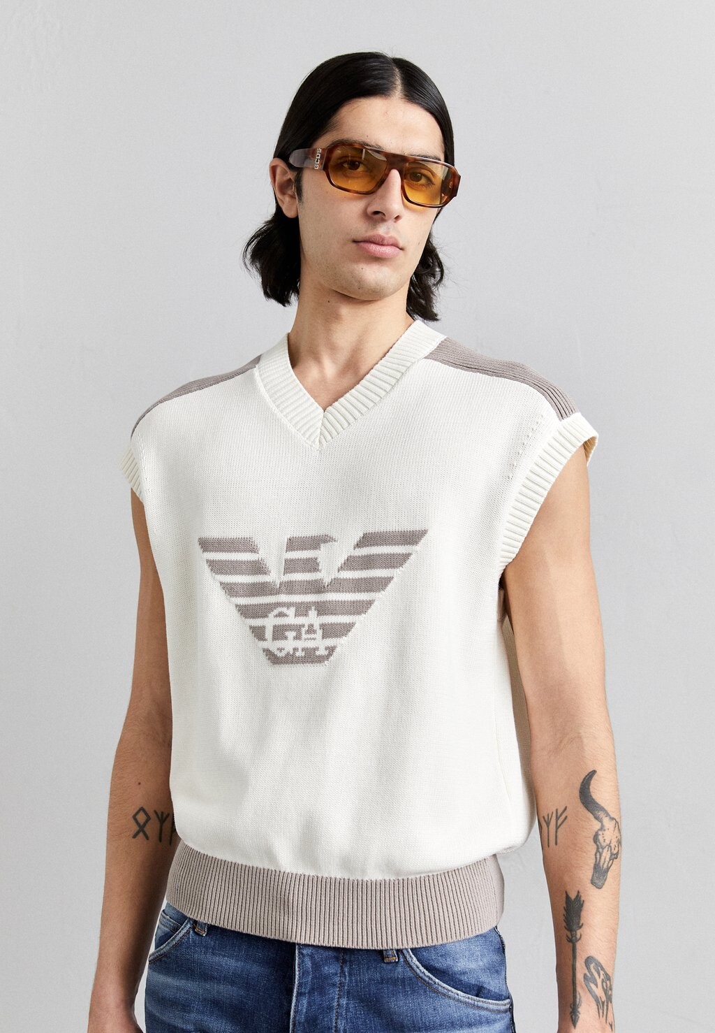 

Свитер Emporio Armani, бежевый