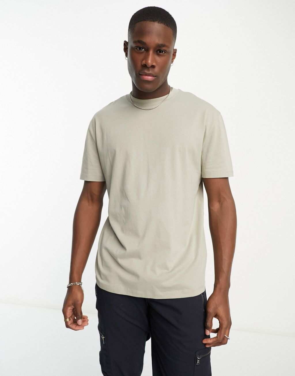 

Футболка свободного кроя с круглым вырезом ASOS DESIGN