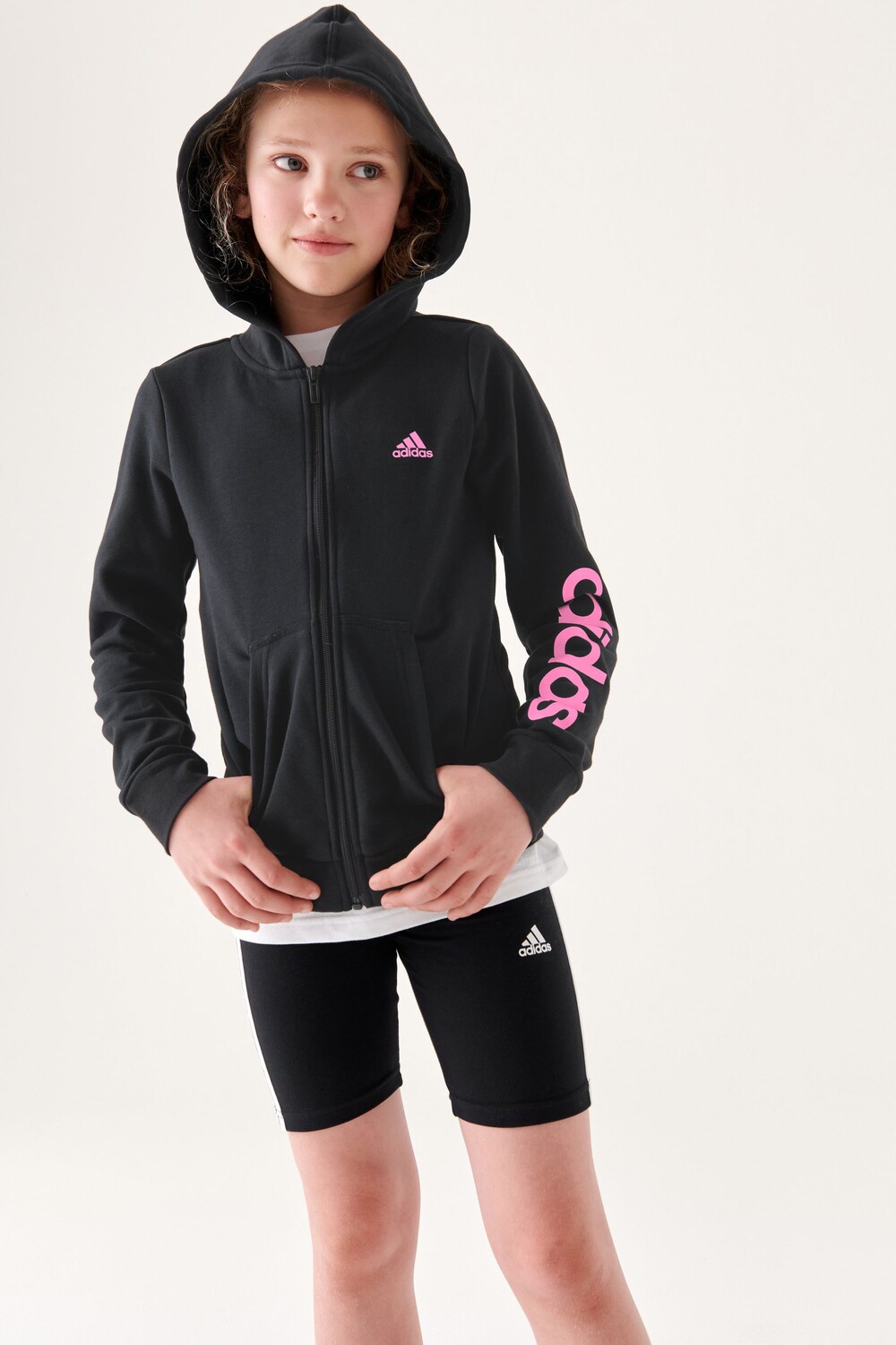 

Спортивная одежда Junior Essentials Толстовка с линейной молнией и логотипом adidas, черный