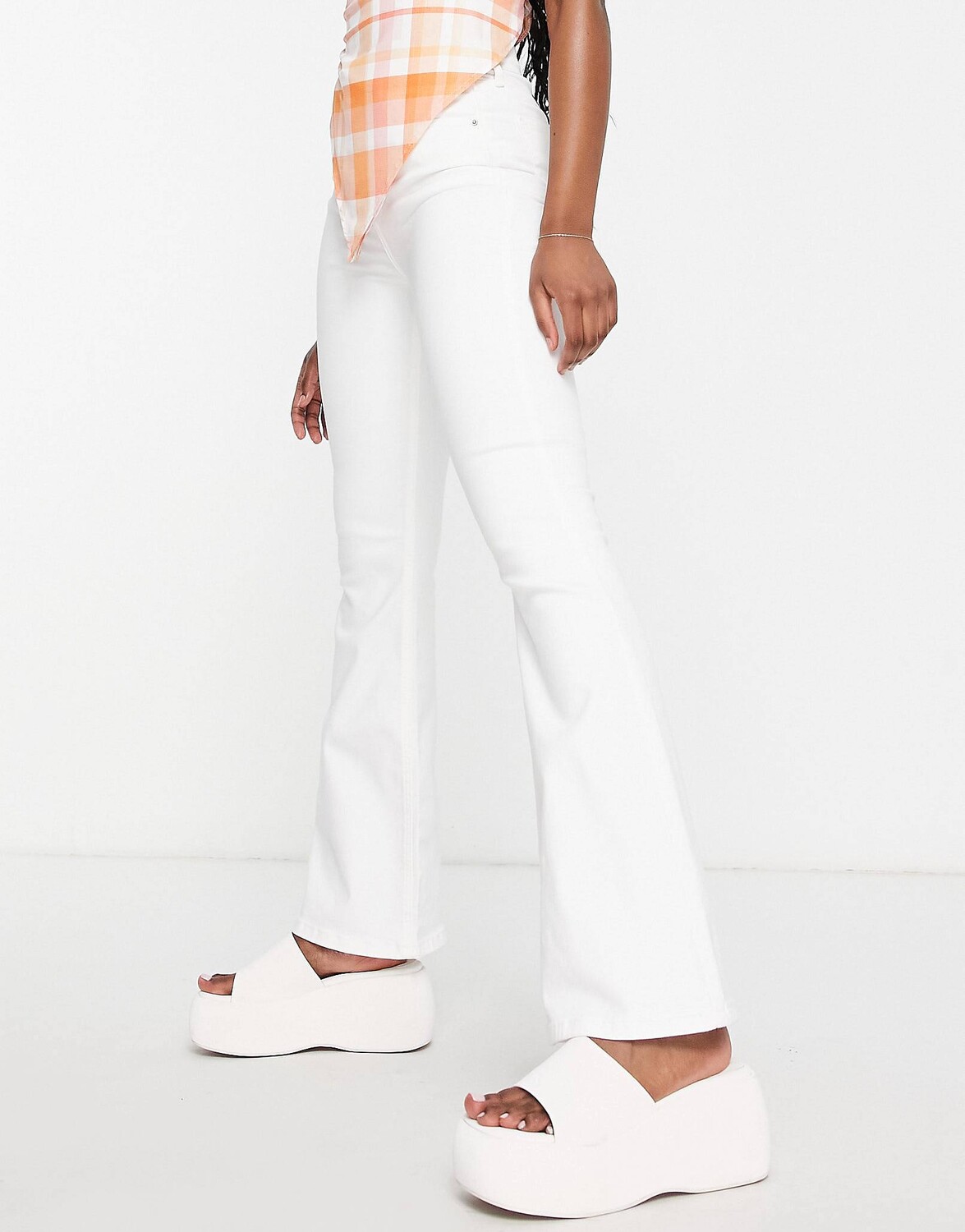 

Белые расклешенные джинсы Topshop Jamie