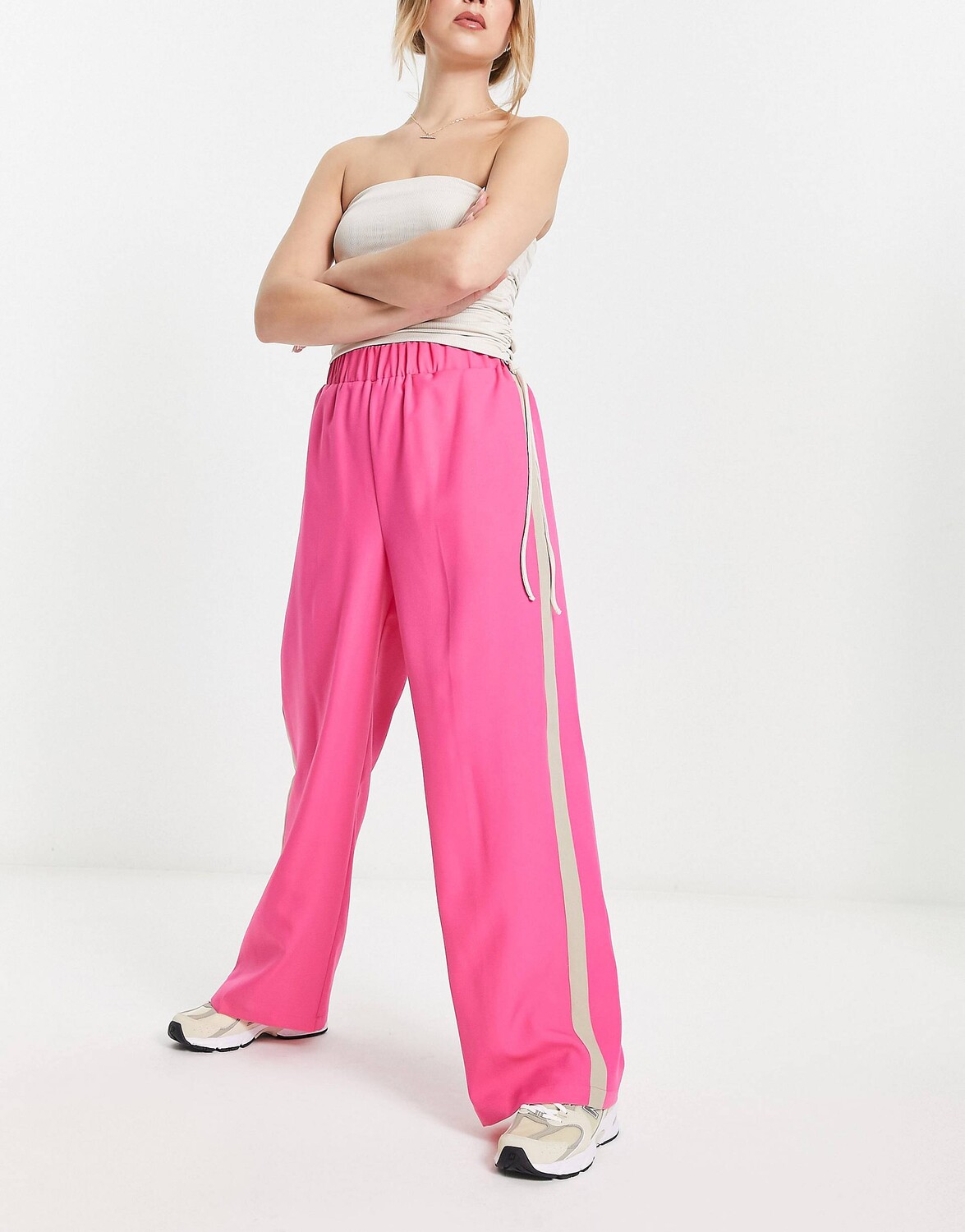

Розовые брюки с полосками по бокам и эластичной талией ASOS DESIGN ASOS DESIGN, Розовый
