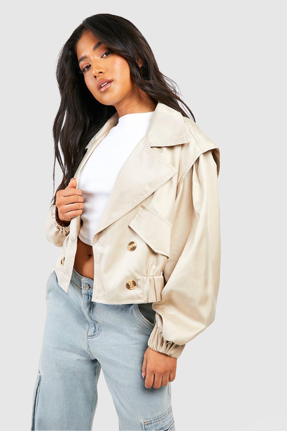 

Укороченный тренч Petite большого размера с плечами boohoo, бежевый