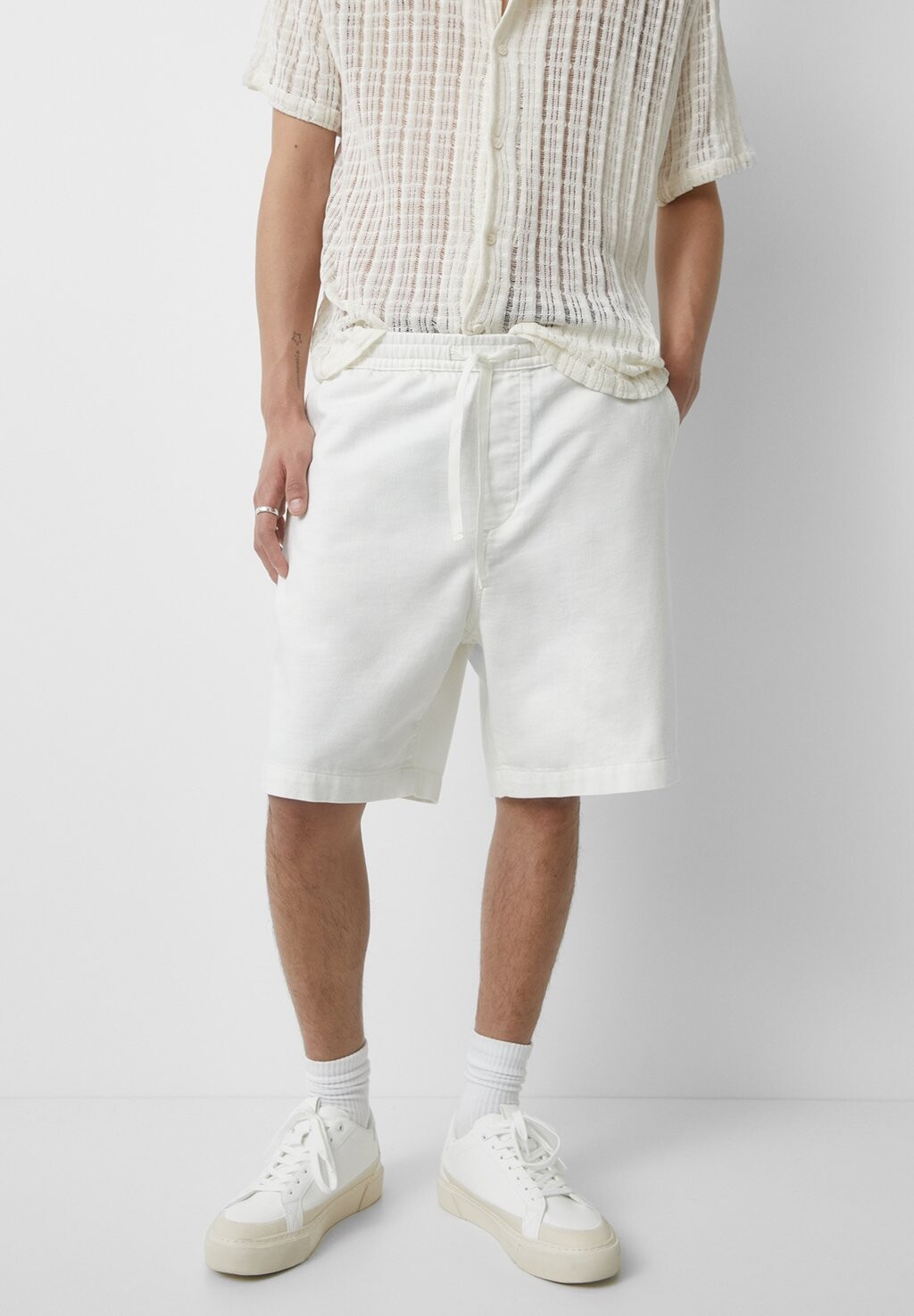 

Шорты With Drawstring-Bermuda PULL&BEAR, белый