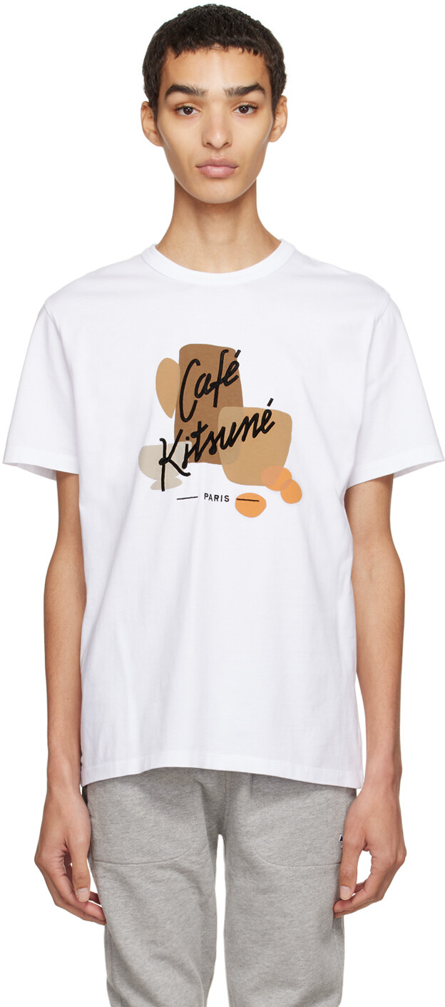 

Белая футболка с кофейной композицией Maison Kitsuné