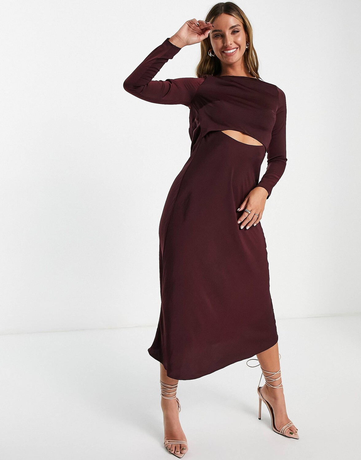 

Атласное платье миди бордового цвета с хомутом на спине и галстуком ASOS DESIGN, Красный