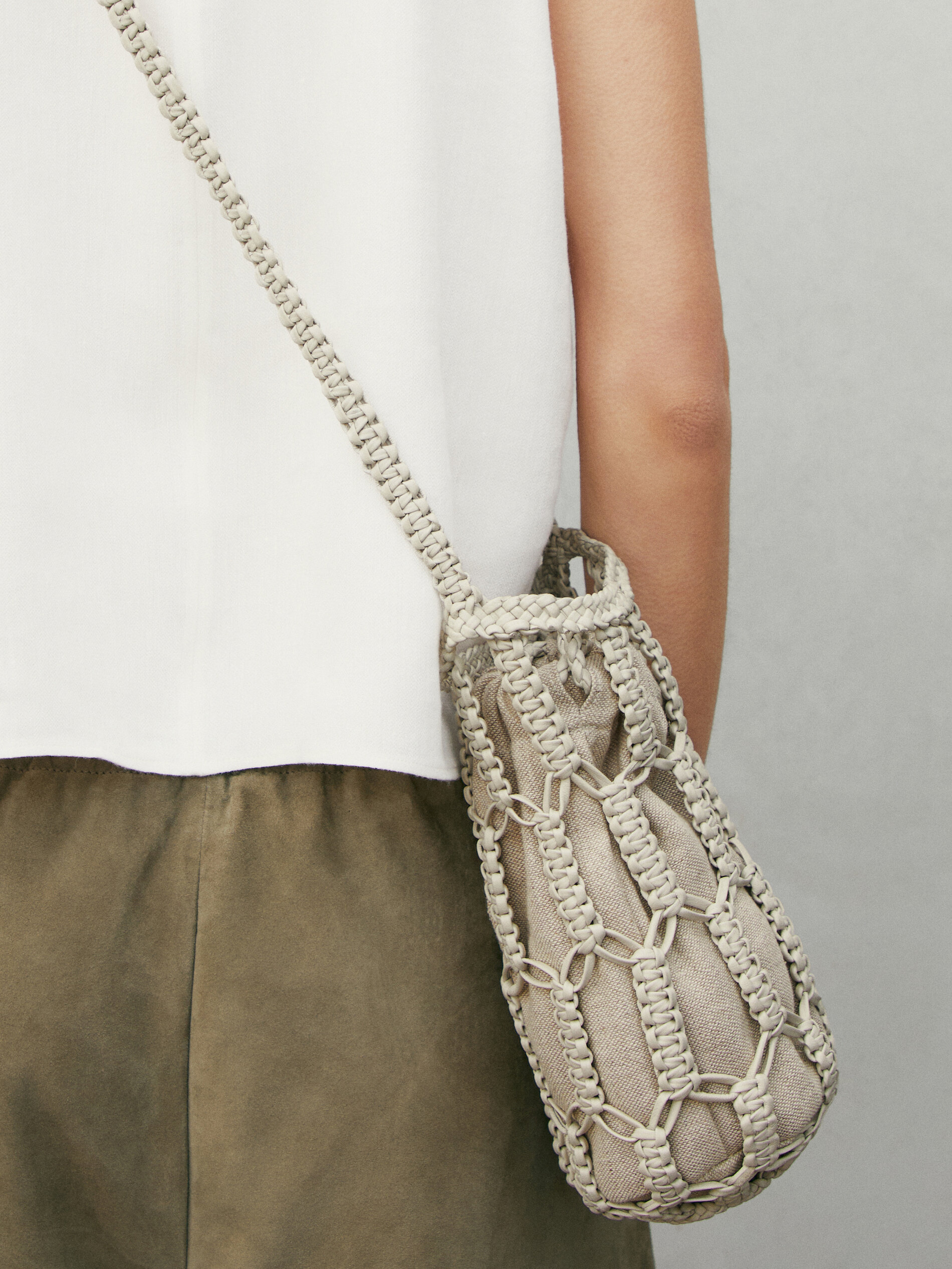 Сумка Massimo Dutti Nappa Leather Woven Mini Bucket, белый сумка из невыделанной плетеной кожи