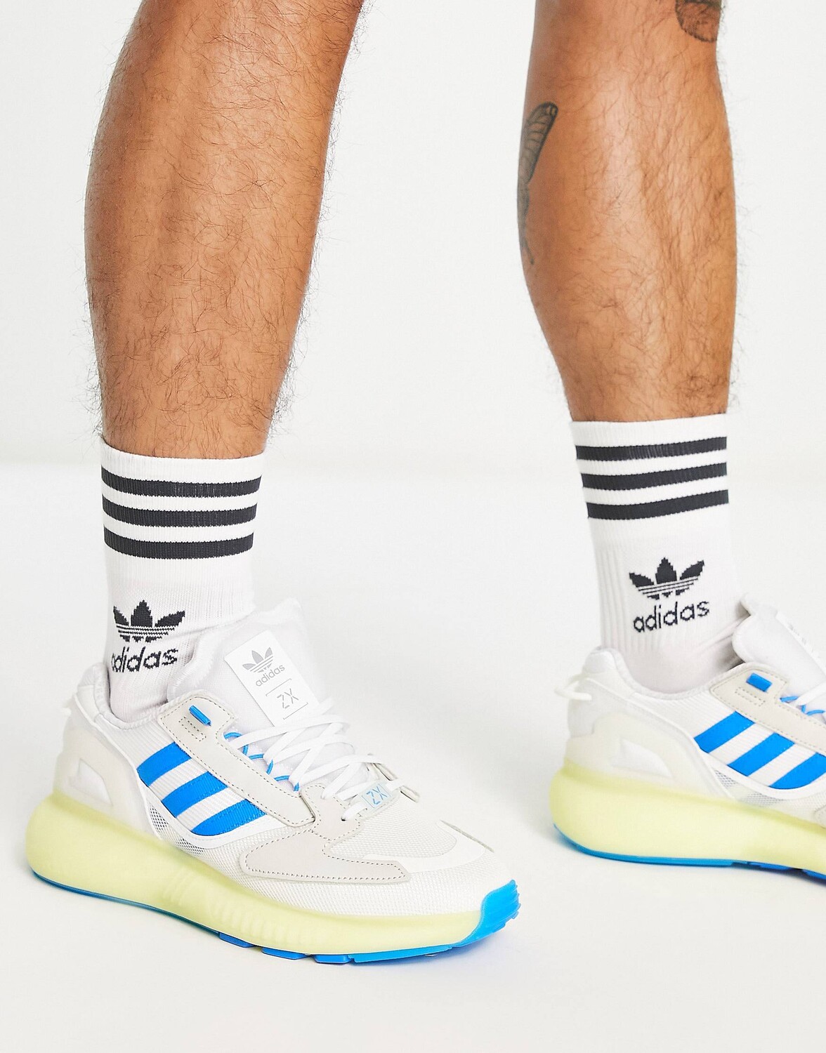 

Кроссовки в бело-синем цвете adidas Originals