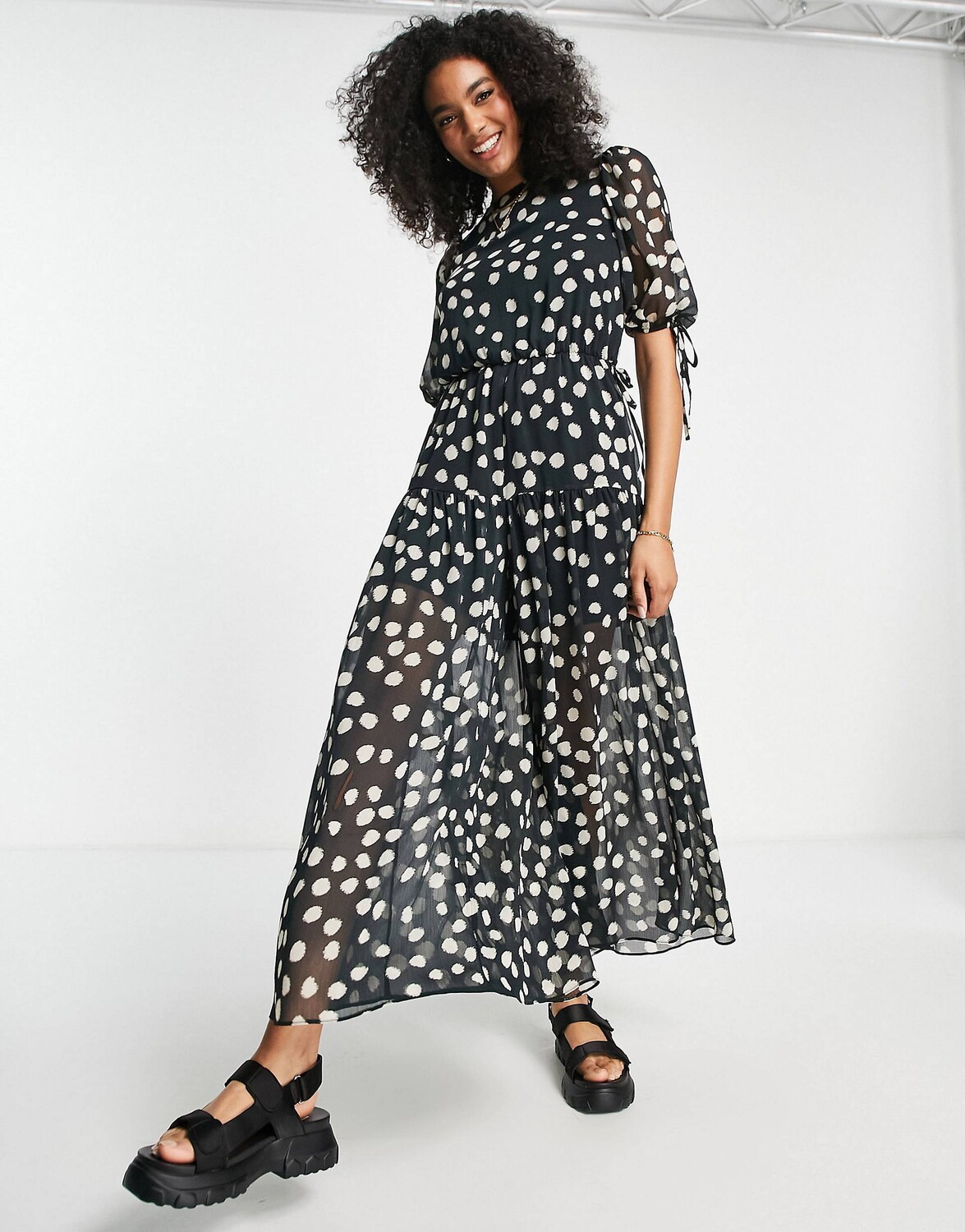 

Однотонный шифоновый комбинезон с точечным принтом ASOS DESIGN
