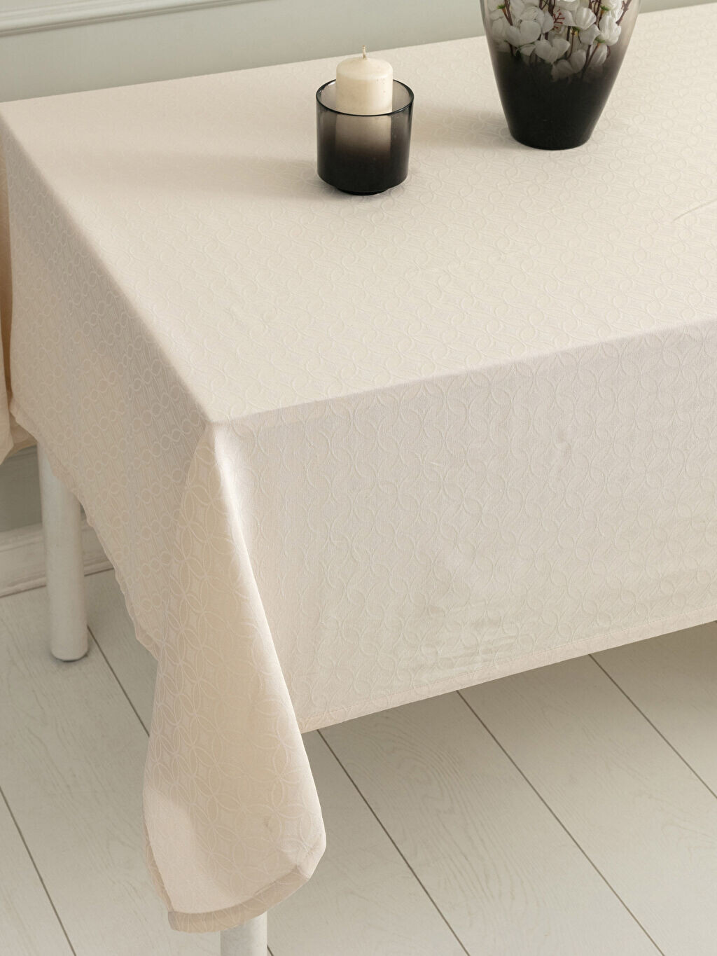 

Жаккардовая скатерть с собственным рисунком 150x250 см LCW Home