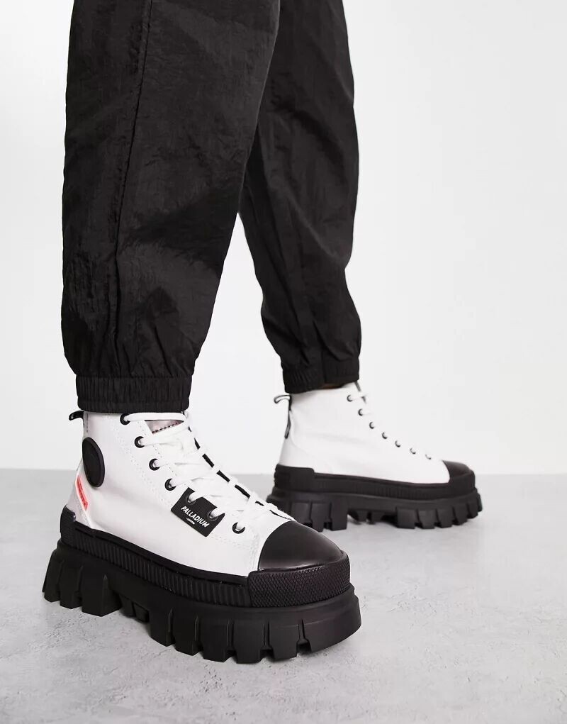 

Белые массивные парусиновые ботинки Palladium Revolt