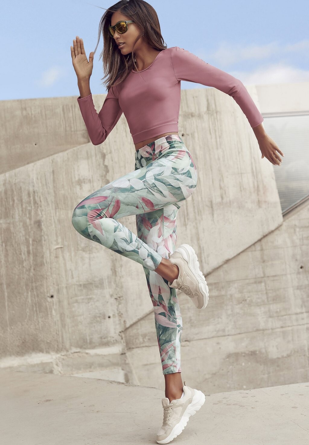 

Спортивная футболка LASCANA Active, Серый