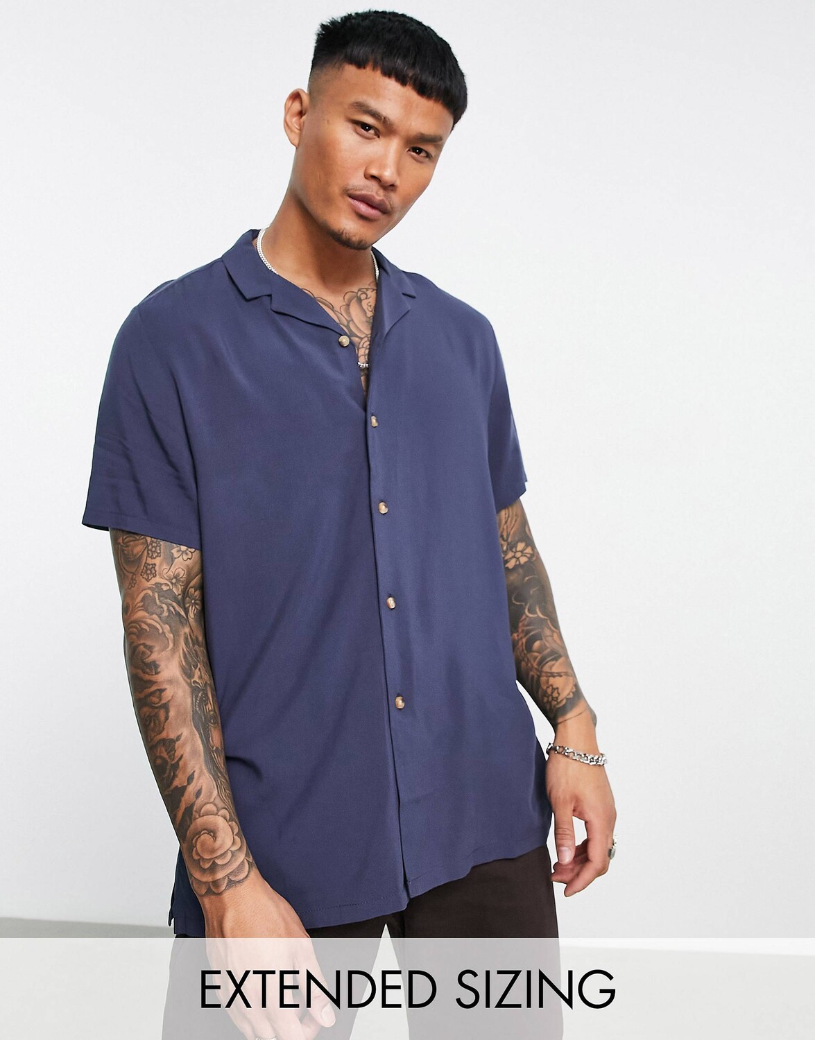 

Темно-синяя свободная вискозная рубашка с реверсивным воротником ASOS DESIGN