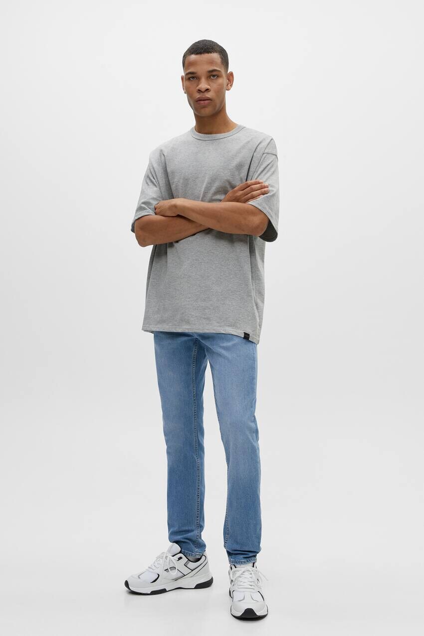 

Базовые облегающие синие джинсы комфортного кроя Pull&Bear, бледно-голубой