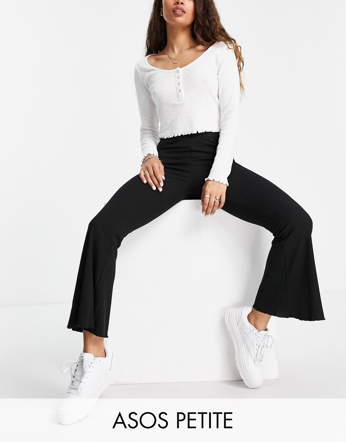 

Черные расклешенные брюки в рубчик с салатовым краем ASOS DESIGN Petite, Черный