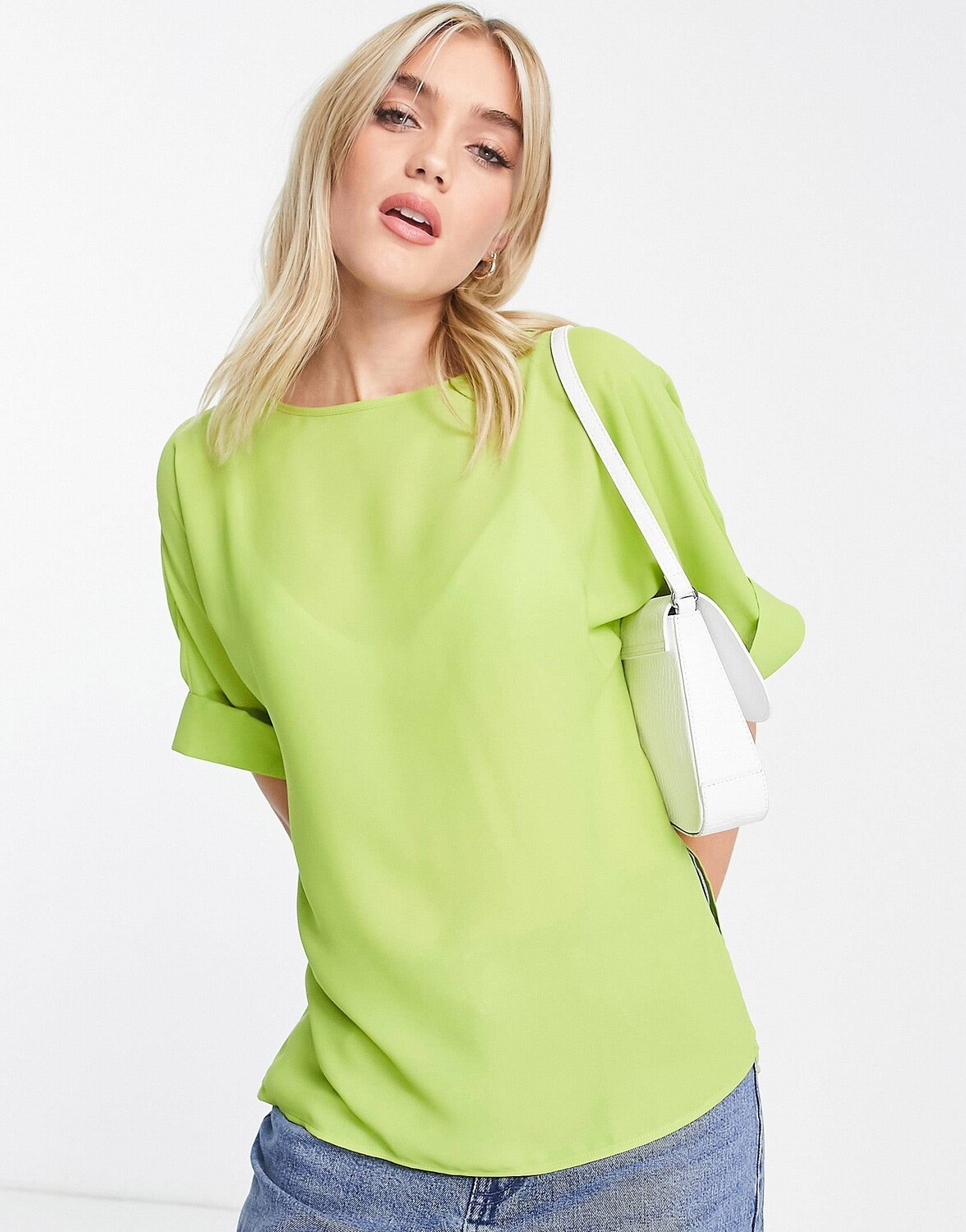 

Салатовая футболка оверсайз с отворотами на рукавах ASOS DESIGN