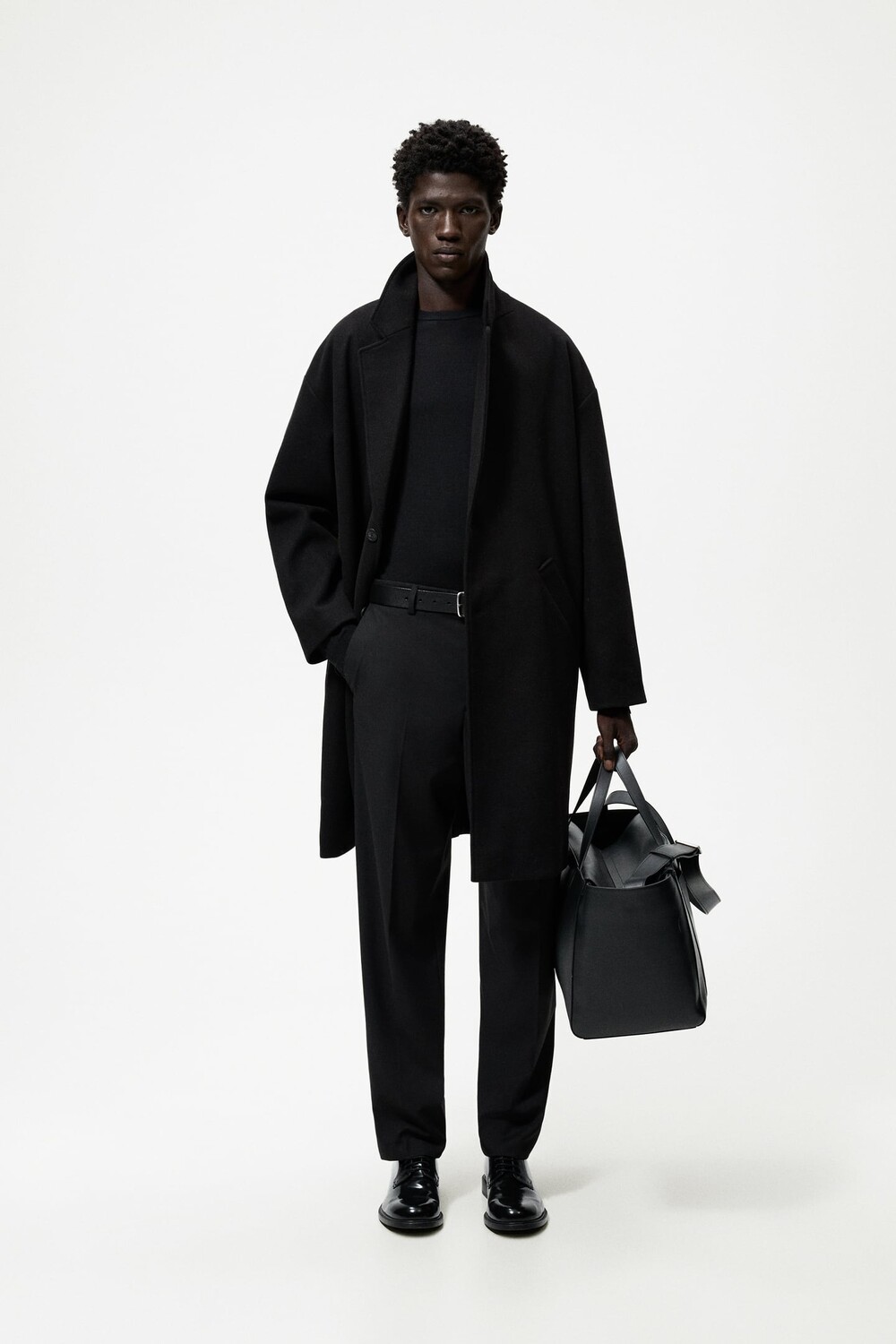 

Комфортное пальто оверсайз ZARA, черный
