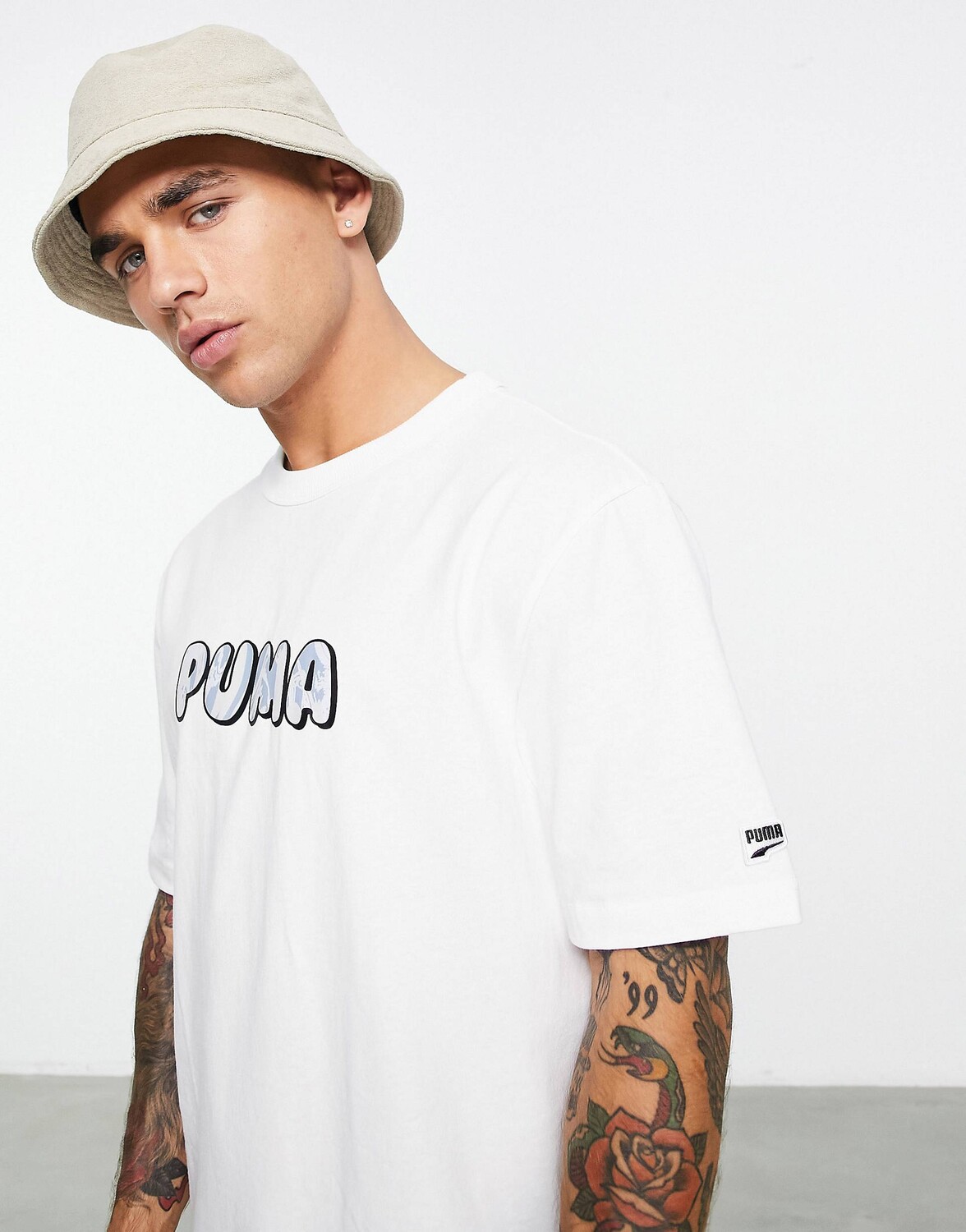 

Белая футболка с мраморным шрифтом Puma - эксклюзивно для ASOS