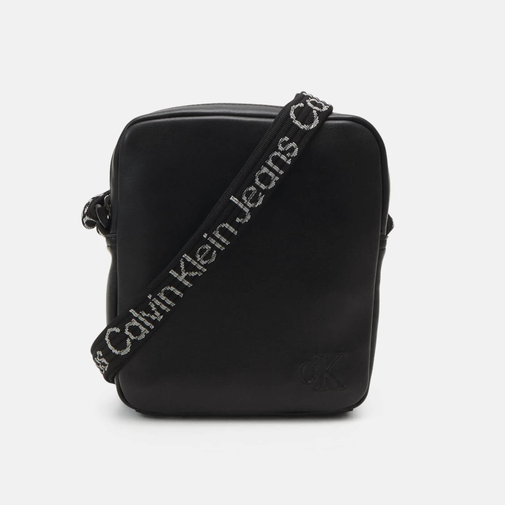 Сумка Calvin Klein Jeans Ultralight Reporter18, черный сумка с ручками calvin klein jeans k60k608228 черный размер б р