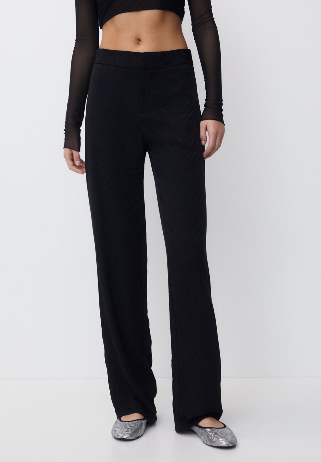 

Брюки Straight PULL&BEAR, черный