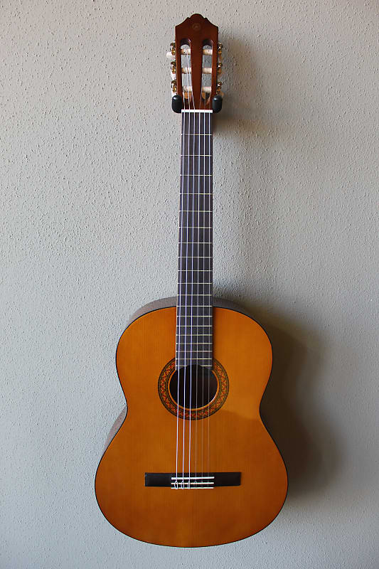Абсолютно новая классическая гитара Yamaha C40 с нейлоновыми струнами цена и фото