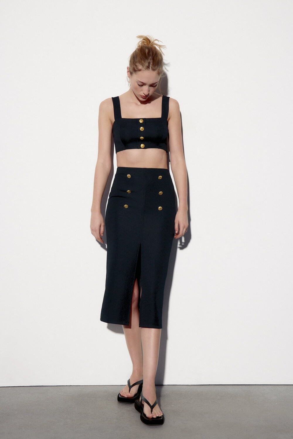 

Оттоманский топ с кнопками ZARA, черный