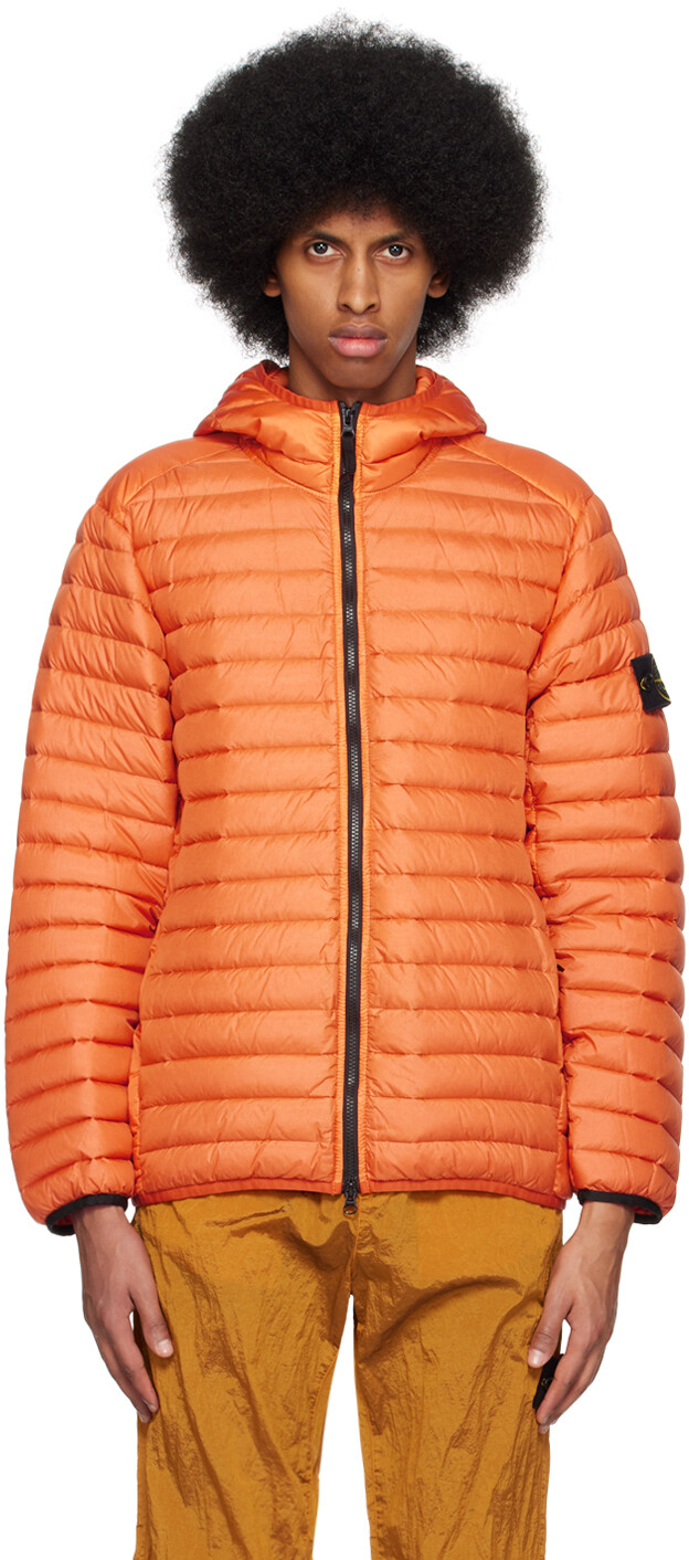 

Оранжевый пуховик, окрашенный в готовом виде Stone Island