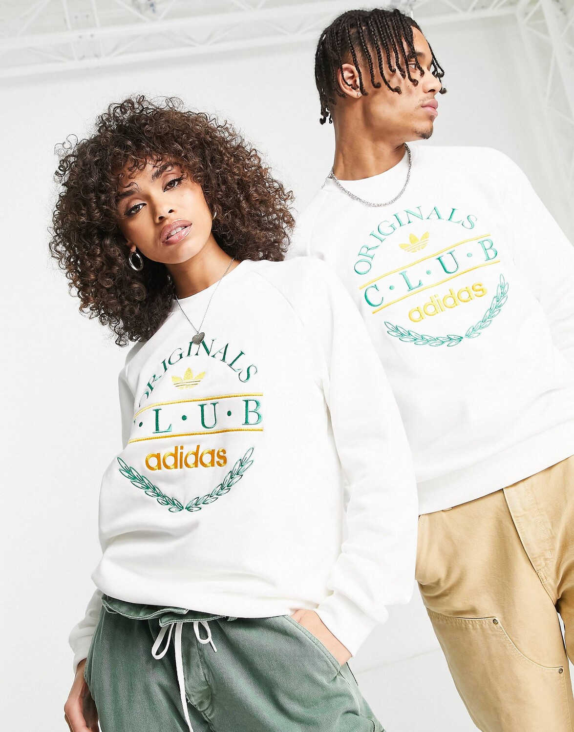 

Белая толстовка adidas Originals 'Sports Resort' Club с графикой спереди