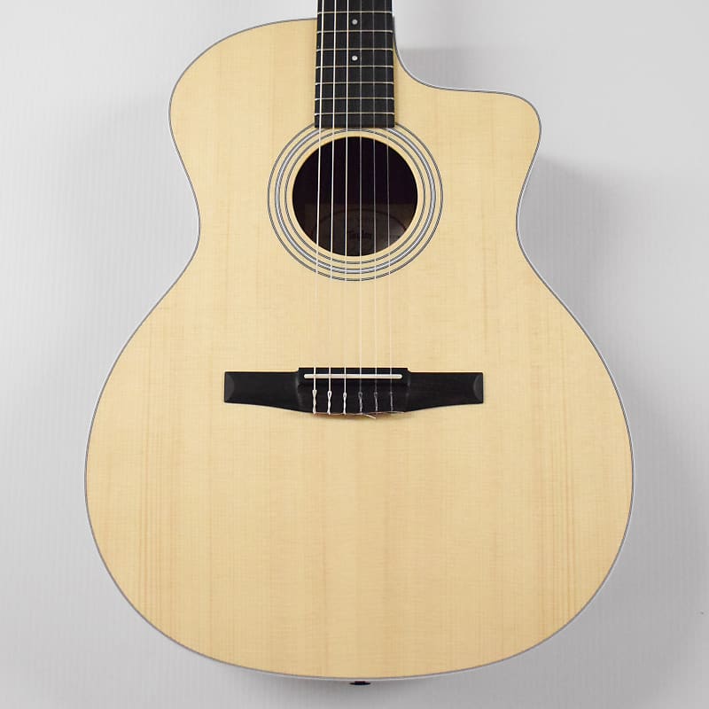 Taylor 214ce-N Нейлоновая электроакустическая гитара Натуральный 214ce-N Nylon Acoustic-electric Guitar greg benett gd112sce n электроакустическая гитара