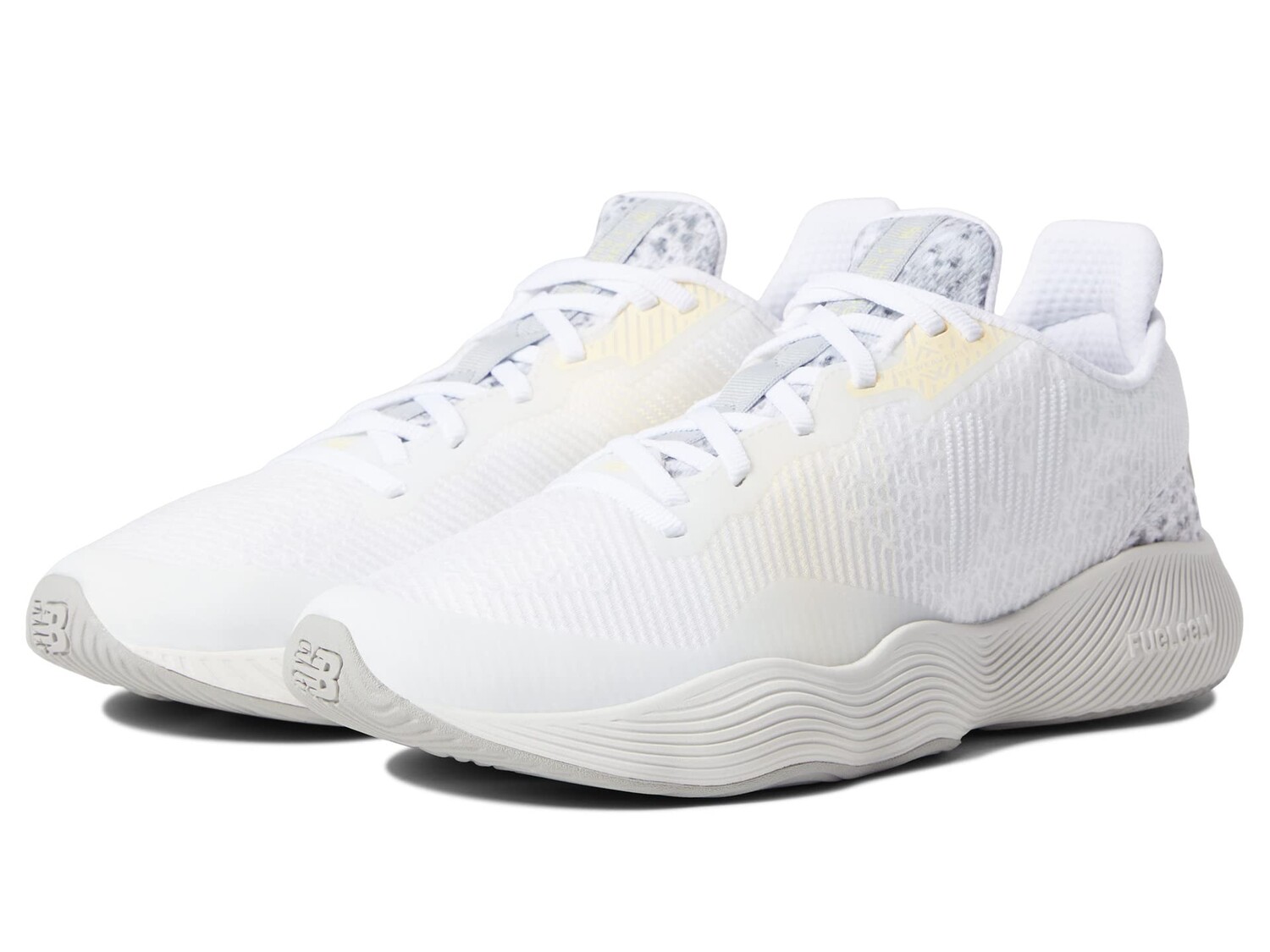 

Кроссовки New Balance FuelCell Shift TR, белый