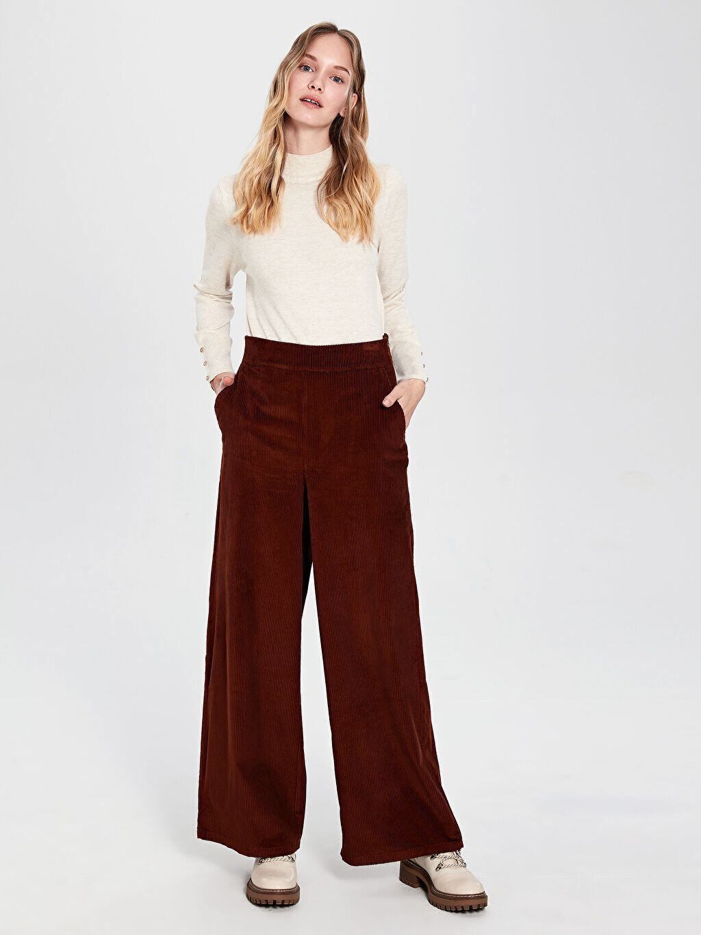 

Вельветовые женские брюки стандартного кроя LCW Casual