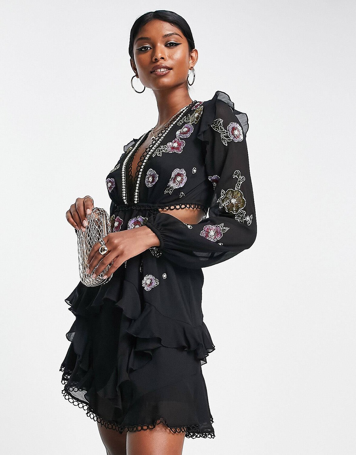 

Черное платье мини с рюшами и цветочными пайетками ASOS DESIGN