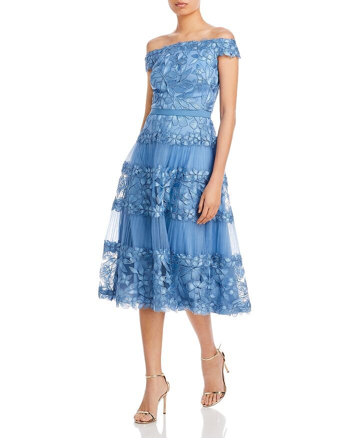 

Платье с открытыми плечами и цветочной вышивкой Tadashi Shoji