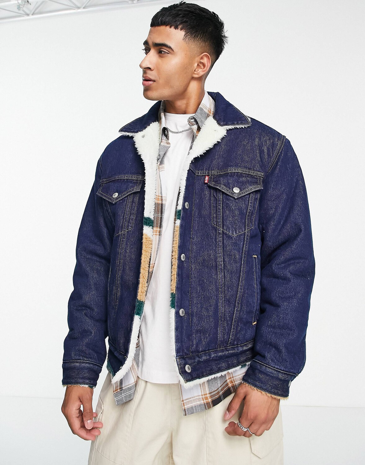 

Темно-синяя джинсовая куртка дальнобойщика из шерпы винтажного кроя Levi's