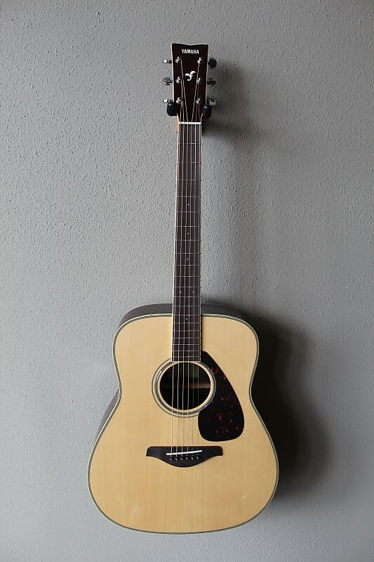 

Абсолютно новая акустическая гитара Yamaha FG830 Dreadnought с чехлом для переноски - натуральный цвет