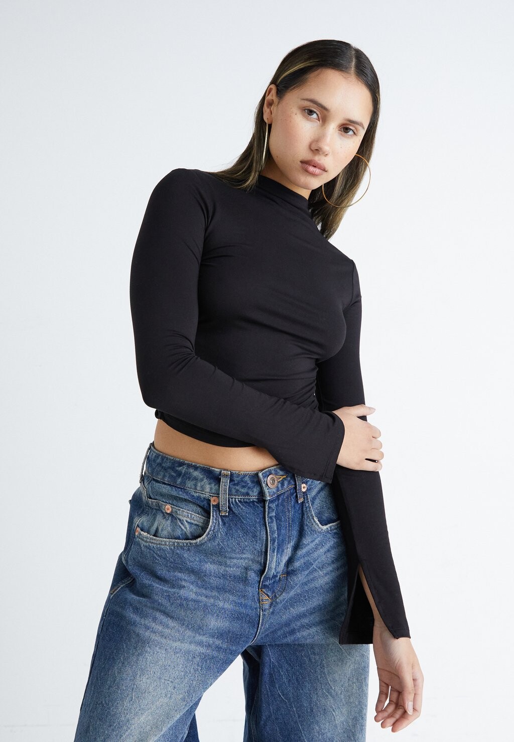 

Футболка с длинным рукавом Funnel Neck Gina Tricot, черный