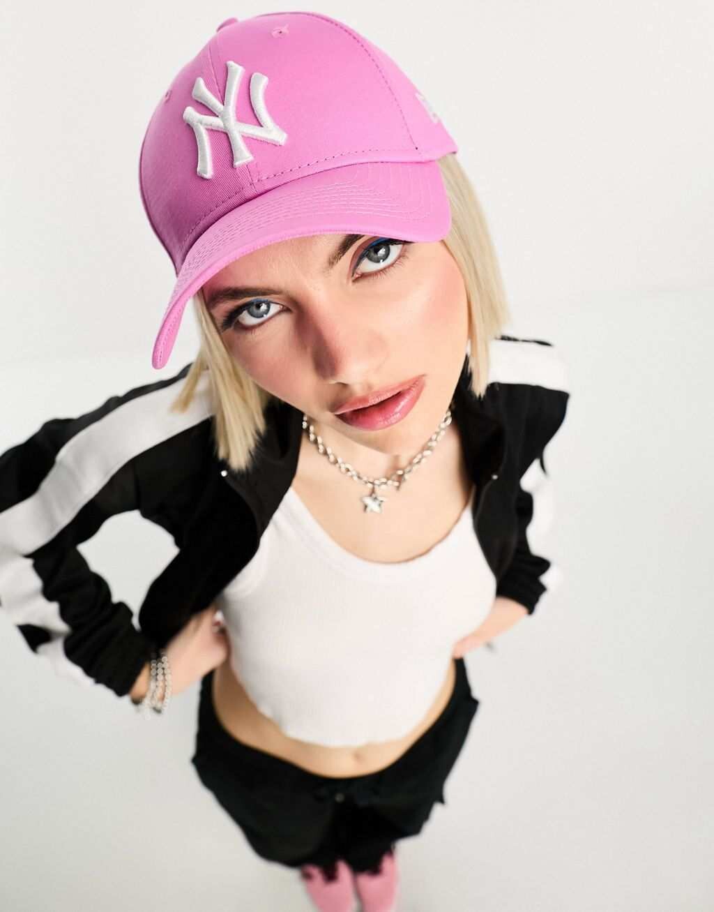 

Розовая кепка New Era 9Forty NY